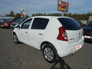 2011 Renault Sandero I, белый, 598000 рублей, вид 2
