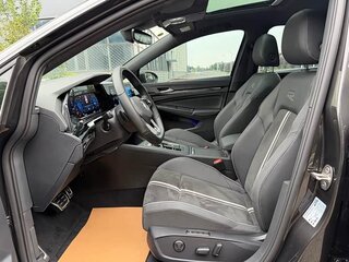 2022 Volkswagen Golf VIII, чёрный, 1550000 рублей, вид 5