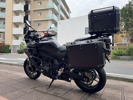 2025 Yamaha MT-09 Tracer (FJ-09), чёрный, 1860000 рублей, вид 4