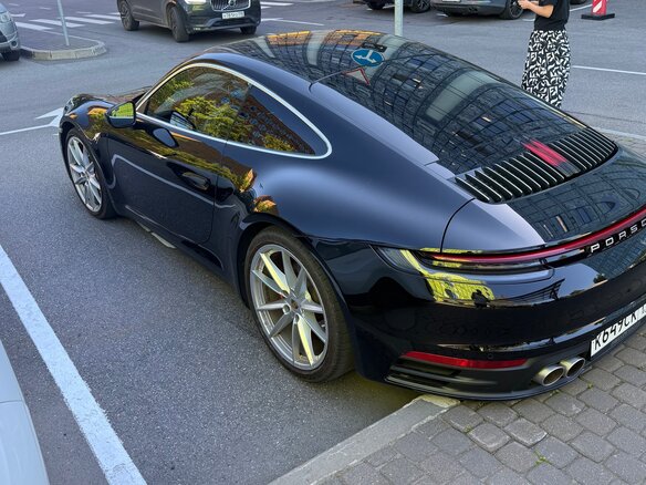 2019 Porsche 911 Carrera 4S VIII (992), чёрный, 12500000 рублей - вид 2