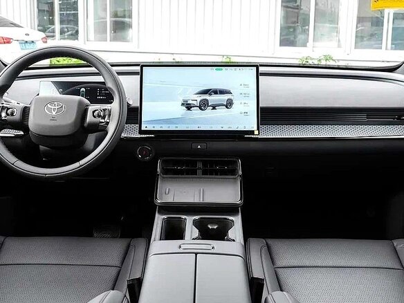 2026 Toyota bZ3X 58.3 kWh, чёрный, 2680000 рублей - вид 17