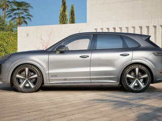 2026 Porsche Cayenne GTS III Рестайлинг, серый, 25790000 рублей, вид 5