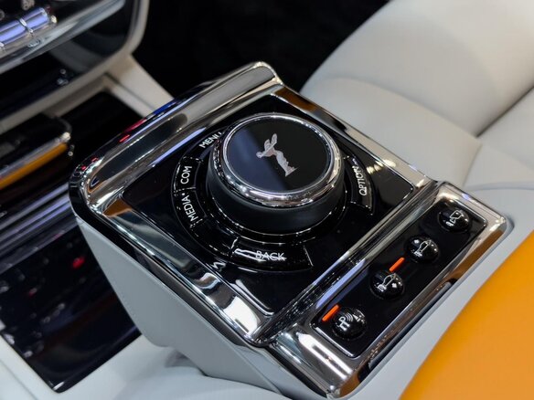 2023 Rolls-Royce Phantom Extended VIII Рестайлинг (Series II), чёрный, 47800000 рублей - вид 24
