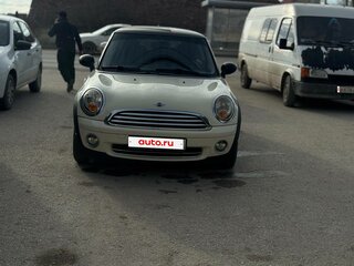 2010 Mini Hatch One II (R56) Рестайлинг, белый, 720000 рублей, вид 1