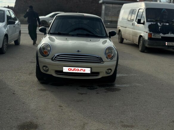 2010 Mini Hatch One II (R56) Рестайлинг, белый, 720000 рублей