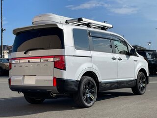 2023 Mitsubishi Delica D:5 I Рестайлинг, белый, 2400000 рублей, вид 3