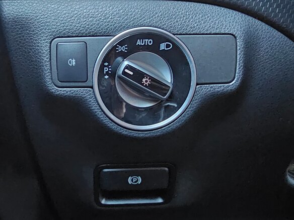 2013 Mercedes-Benz A-Класс 180 III (W176), чёрный, 1250000 рублей - вид 17