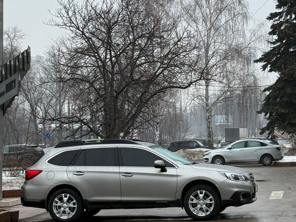 2017 Subaru Outback V, серебристый, 2350000 рублей - вид 3