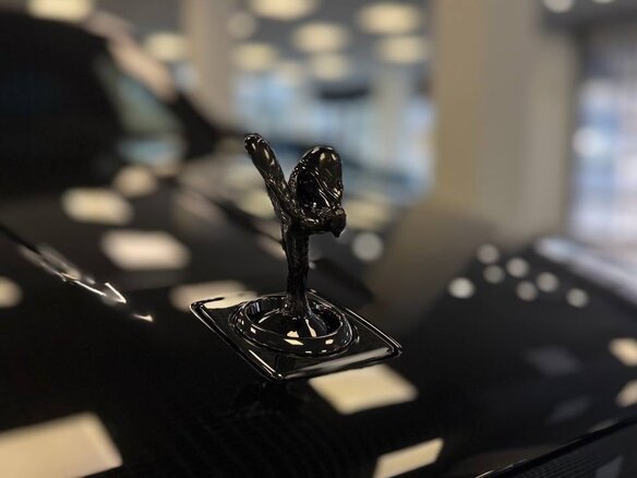2023 Rolls-Royce Cullinan Black Badge I (Series I), чёрный, 39900000 рублей - вид 16