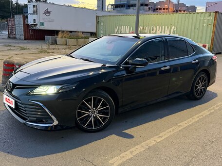 2022 Toyota Camry VIII (XV70) Рестайлинг, чёрный, 2800000 рублей, вид 1