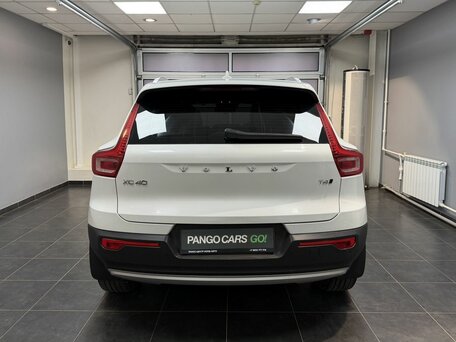 2020 Volvo XC40 I, белый, 3200000 рублей, вид 5