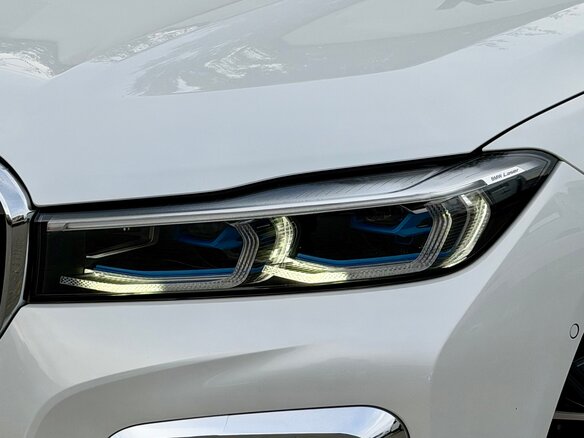 2021 BMW 7 серии Long 740Li xDrive VI (G11/G12) Рестайлинг, белый, 8900000 рублей - вид 5