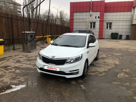 2016 Kia Rio III Рестайлинг, белый, 780000 рублей, вид 1