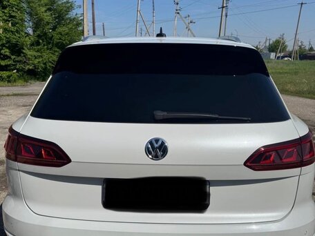 2019 Volkswagen Touareg III, белый, 4400000 рублей, вид 3