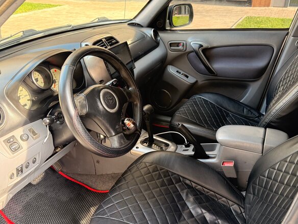 2000 Toyota RAV4 II (XA20), серебристый, 750000 рублей - вид 9