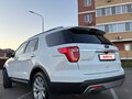 2016 Ford Explorer V Рестайлинг, белый, 2700000 рублей - вид 5