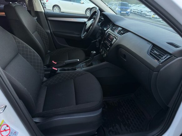 2018 Skoda Octavia III (A7) Рестайлинг, белый, 1180000 рублей - вид 22