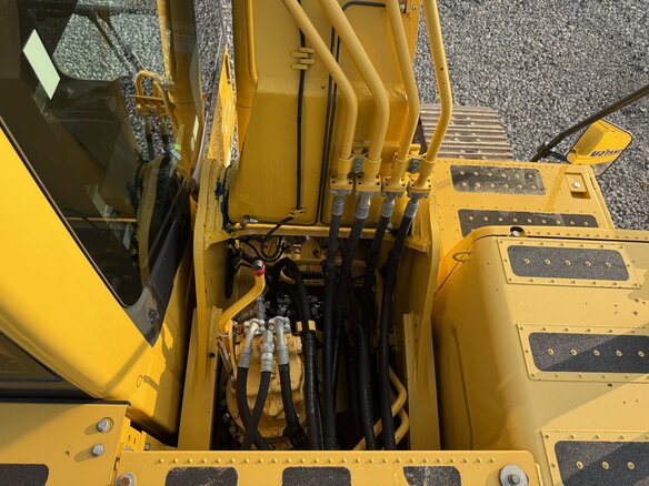 2019 Komatsu PC220-8, жёлтый - вид 16