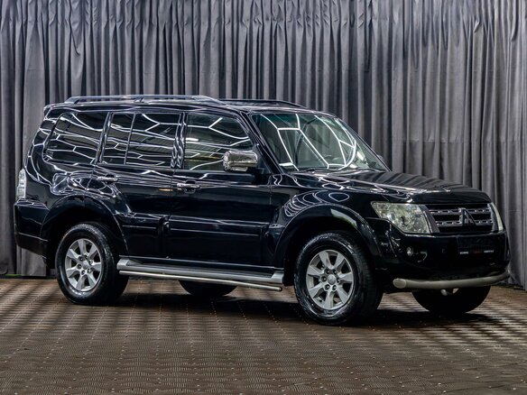 2014 Mitsubishi Pajero IV Рестайлинг 1, чёрный, 1765000 рублей - вид 2