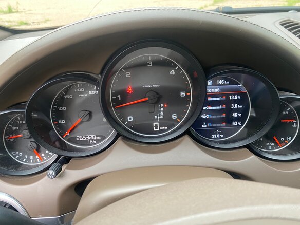2010 Porsche Cayenne Diesel II (958), коричневый, 2300000 рублей - вид 7