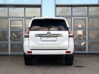 2022 Toyota Land Cruiser Prado 150 Series Рестайлинг 3, белый, 5980000 рублей, вид 5