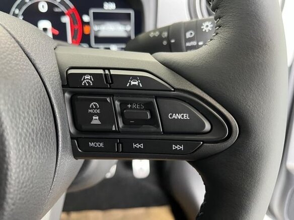 2026 Toyota Yaris IV Рестайлинг, белый, 5140000 рублей - вид 10