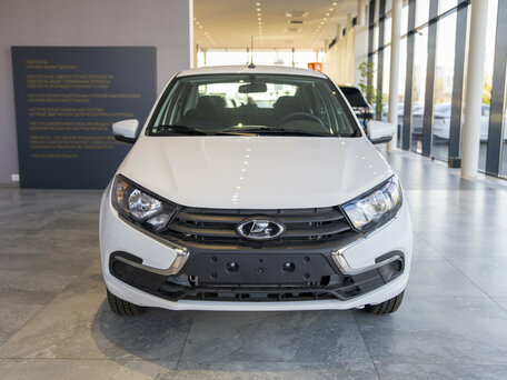 2026 Lada (ВАЗ) Granta I Рестайлинг, белый, 1800000 рублей, вид 2