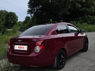 2014 Chevrolet Aveo II, красный, 900000 рублей, вид 2