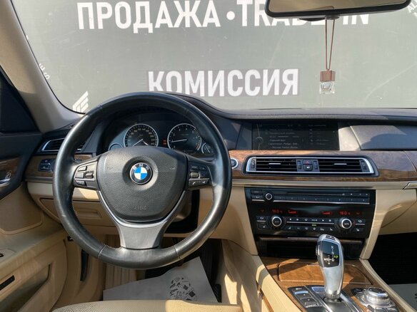 2012 BMW 7 серии 740Li V (F01/F02/F04), бежевый - вид 16