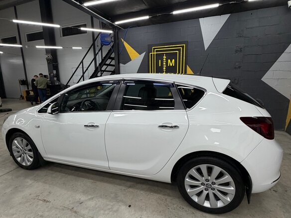 2013 Opel Astra J Рестайлинг, белый, 890000 рублей - вид 5