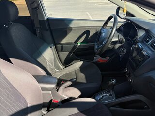 2012 Kia Rio 4-speed III, белый, 700000 рублей, вид 4