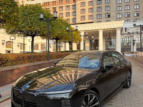 2026 BMW 7 серии 740 xDrive VII (G70) Рестайлинг, чёрный, 22900000 рублей, вид 1