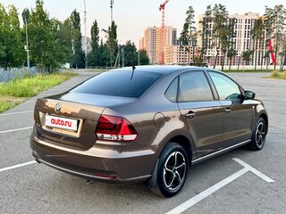2015 Volkswagen Polo V Рестайлинг, коричневый, 1195000 рублей, вид 3