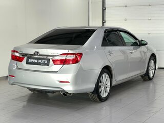 2013 Toyota Camry VII (XV50), серебристый, 1749000 рублей, вид 4