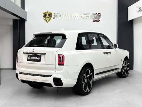 2026 Rolls-Royce Cullinan Black Badge I Рестайлинг (Series II), белый, 51600000 рублей, вид 4