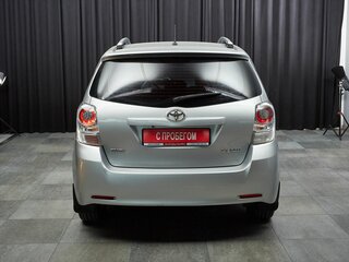 2010 Toyota Verso I, серебристый, 949000 рублей, вид 4