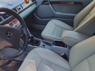 1993 Mercedes-Benz W124 220, чёрный, 1100000 рублей, вид 4