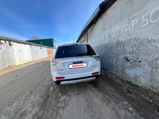 2014 Mitsubishi Outlander III, белый, 1700000 рублей, вид 3