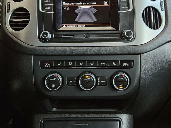 2016 Volkswagen Tiguan I Рестайлинг, чёрный - вид 14