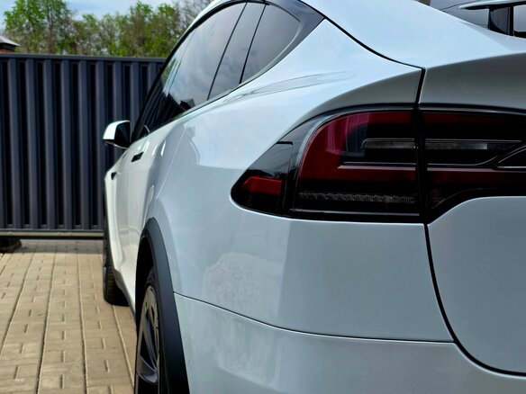 2022 Tesla Model X Plaid I Рестайлинг, белый, 8800000 рублей - вид 17
