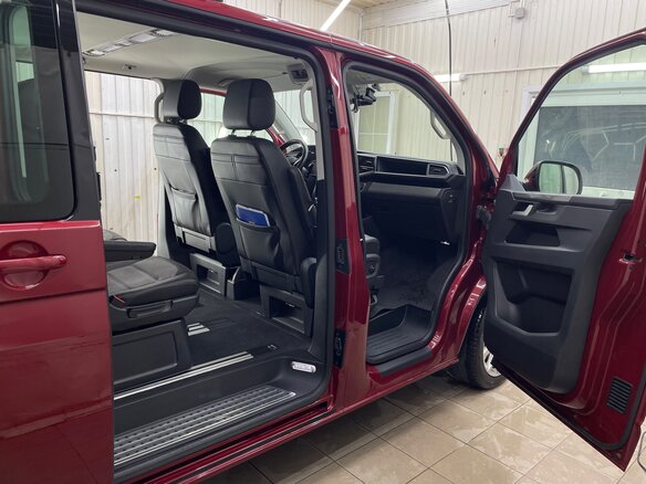 2019 Volkswagen Multivan T6 Рестайлинг, красный, 5250000 рублей - вид 34