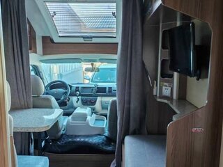 2018 Toyota HiAce H200 Рестайлинг, белый, 3799666 рублей, вид 3