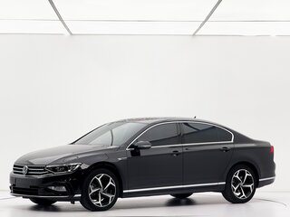 2023 Volkswagen Magotan B8 Рестайлинг, чёрный, 1700000 рублей, вид 1