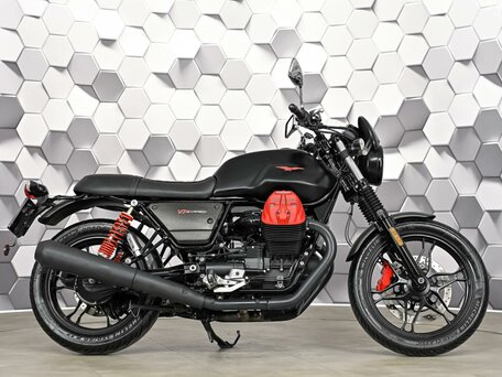 2018 Moto Guzzi V 7 III, чёрный, 645000 рублей, вид 3