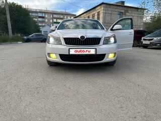 2012 Skoda Octavia II (A5) Рестайлинг, белый, 800000 рублей, вид 3