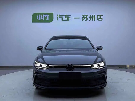 2023 Volkswagen Golf VIII, серый, 1590000 рублей, вид 2