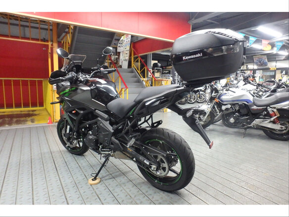 2025 Kawasaki Versys 650, серый, 930000 рублей - вид 6