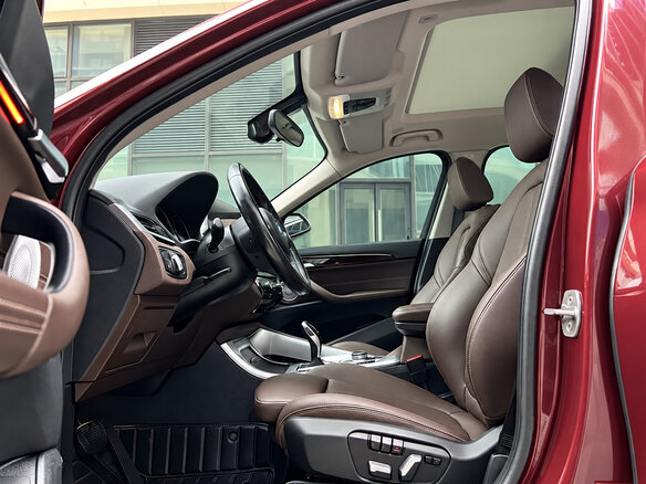 2022 BMW X1 18i sDrive III (U11/U12), пурпурный - вид 10