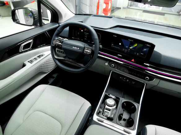 2026 Kia Carnival IV Рестайлинг, чёрный, 7100000 рублей - вид 15
