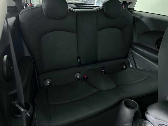 2021 Mini Hatch Cooper III (F55/F56) Рестайлинг 2, серый, 1850000 рублей - вид 13